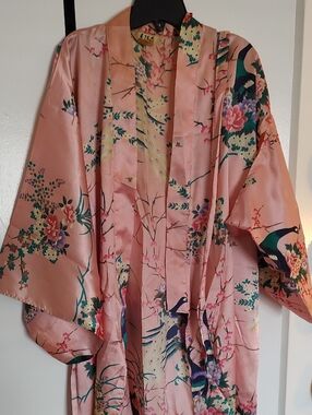 FIRST OFFER! Vintage Pink Floral Kimono Robe With Tie